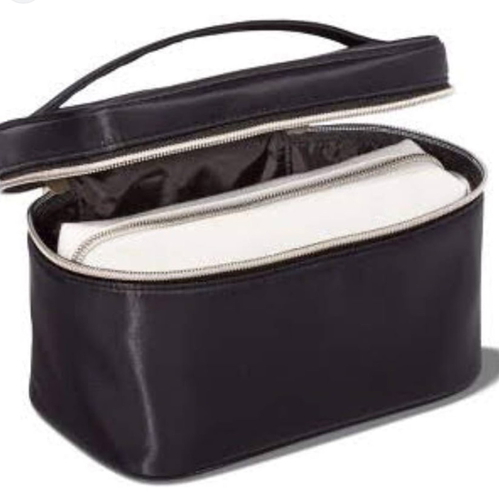 Amazon Black Cosmetic Case with Gold Hardware & Built-In Brush Holder NWOT